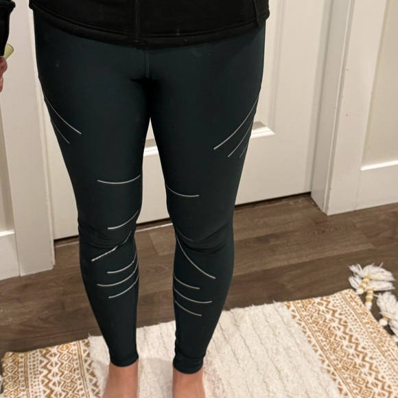ALO Yoga Deep Green reflective Leggings sz small. Thick. - Picture 5 of 5